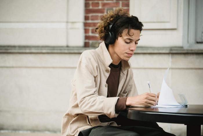 listen while practicing calligraphy